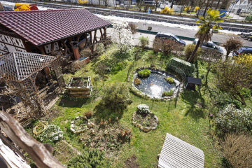 Garten - Liebevoll saniertes EFH FACHWERKTRAUM im Herzen von Grenzach – mit Garten, Teich und Outdoorküche