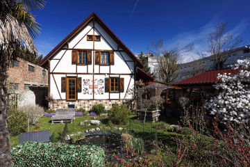 Außenansicht - Liebevoll saniertes EFH GARTENOASE im Herzen von Grenzach – mit Garten, Teich und Outdoorküche