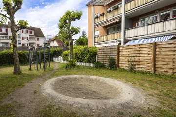 Außenansicht - GARTENTRAUM: 3-Zi.-Erdgeschosswohnung mit Terrasse, Garten und Garage in Friedlingen