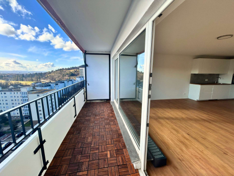 CITY-FLAIR: kernsaniertes 1-Zi. Appartement, unmittelbar an Schweizer Grenze mit grandioser Aussicht, 79540 Lörrach, Etagenwohnung