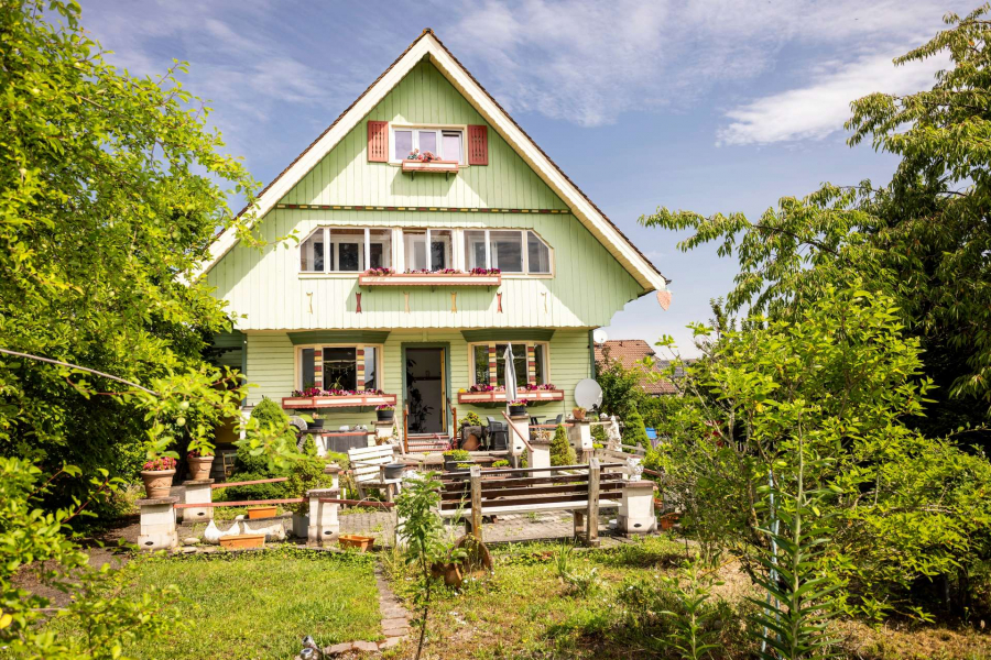 Außenansicht - HYGGEHAUS am Rhein in Warmbach – Besonderes Wohlfühlhaus mit Doppelgarage und ganz viel Seele