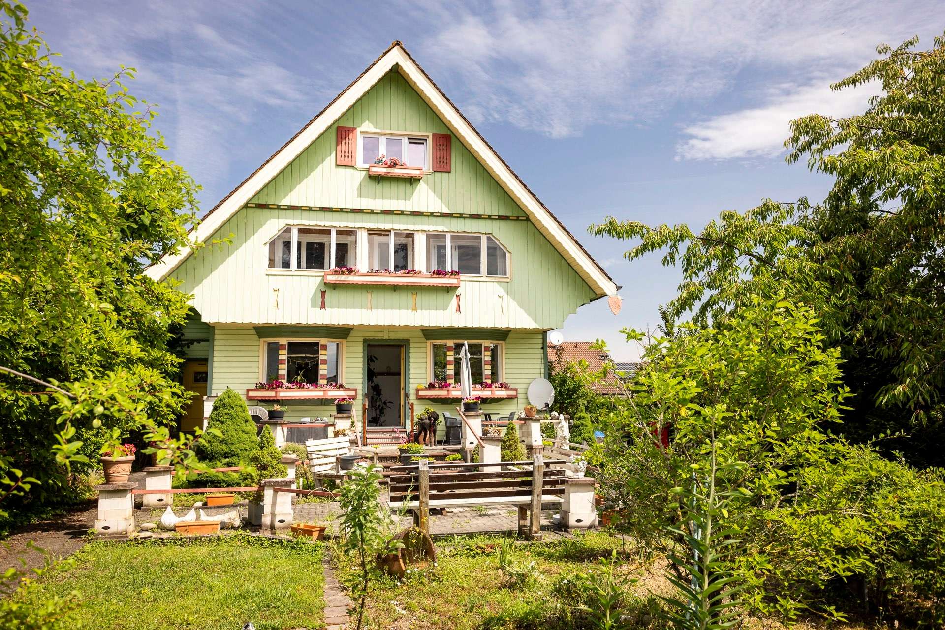 HYGGEHAUS am Rhein in Warmbach – Besonderes Wohlfühlhaus mit Doppelgarage und ganz viel Seele