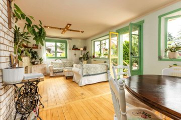 Wohnzimmer - HYGGEHAUS am Rhein in Warmbach – Besonderes Wohlfühlhaus mit Doppelgarage und ganz viel Seele