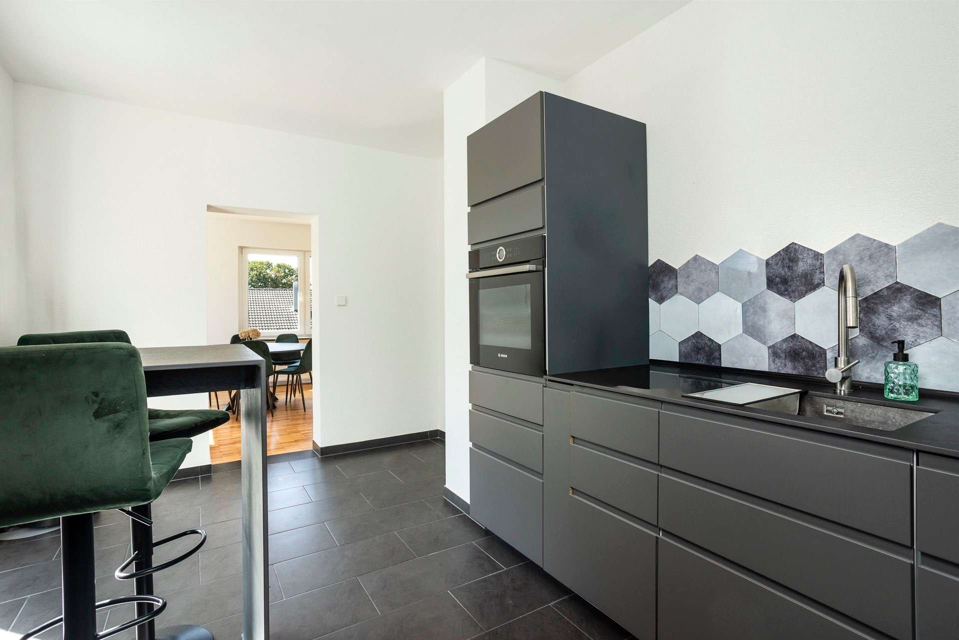 LICHTBLICK – großzügige 4-Zimmer-Wohnung mit 20 m² Dachterrasse in Rheinfelden mit Garage