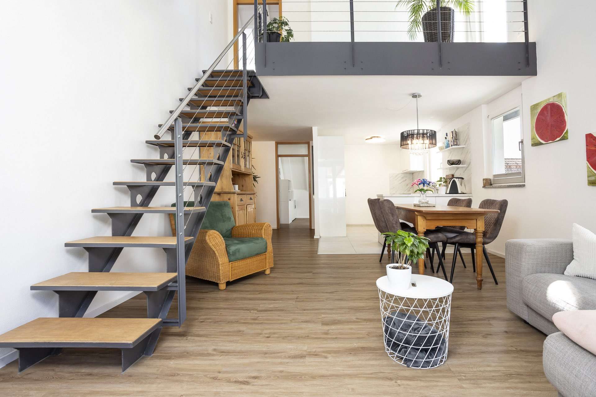 MAISONETTEGLÜCK in Hauingen: Moderne 4-Zi.-Wohnung mit 3 Balkonen & zwei Bädern