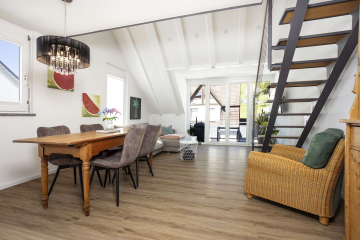 Wohnzimmer - MAISONETTEGLÜCK in Hauingen: Renovierte 4-Zi.-Wohnung mit 3 Balkonen & zwei Bädern