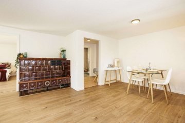Moderner Schnitt - Große 2-Zimmer Whg. DORFBLICK in familiärer Einheit im Herzen von Hauingen mit Balkon und Garage