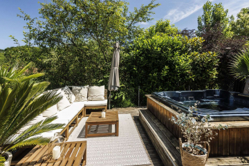 Whirlpool mit Sitzecke - ARCHITEKTENTRAUM in Inzlingen: Luxus pur auf 203 m² mit 6 Zimmern, Dachterrasse, Whirlpool & Garage