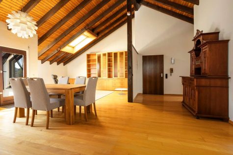 HOLZCHARME – großzügige 3-Zimmer-DG-Wohnung mit Sonnenbalkon, Garage & Stellplatz, 79618 Rheinfelden (Baden), Dachgeschoss