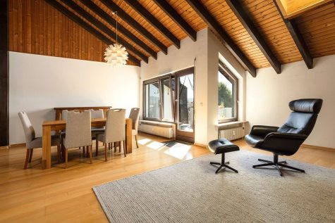 HOLZCHARME – großzügige 3-Zimmer-DG-Wohnung mit Sonnenbalkon, Garage & Stellplatz, 79618 Rheinfelden (Baden), Dachgeschoss