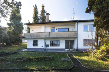 Rückansicht - DORFIDYLLE in Steinen – Hüsingen: großes EFH mit schöner Aussicht u. gr. Garten, Garage und Kamin