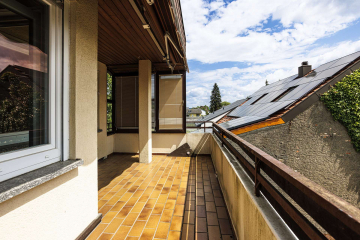 Balkon - GRENZGÄNGER-GLÜCK zentral in Grenzach: 3-Zimmer Wohnung mit großem Balkon, Garage und Keller
