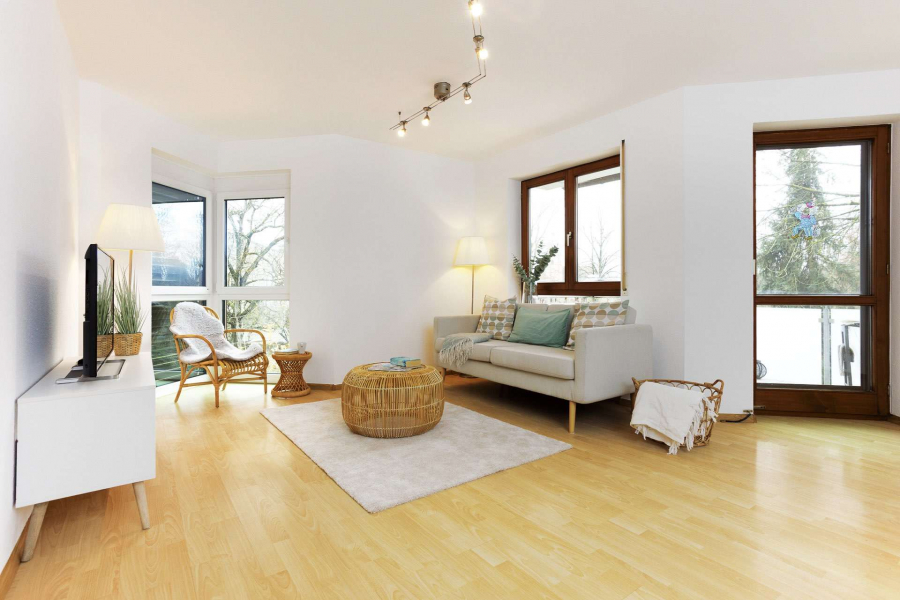 Erker - SONNENWINKEL in Efringen-Kirchen: 3-Zi.-Wohnung zentral gelegen mit Balkon, Gäste-WC und Carport