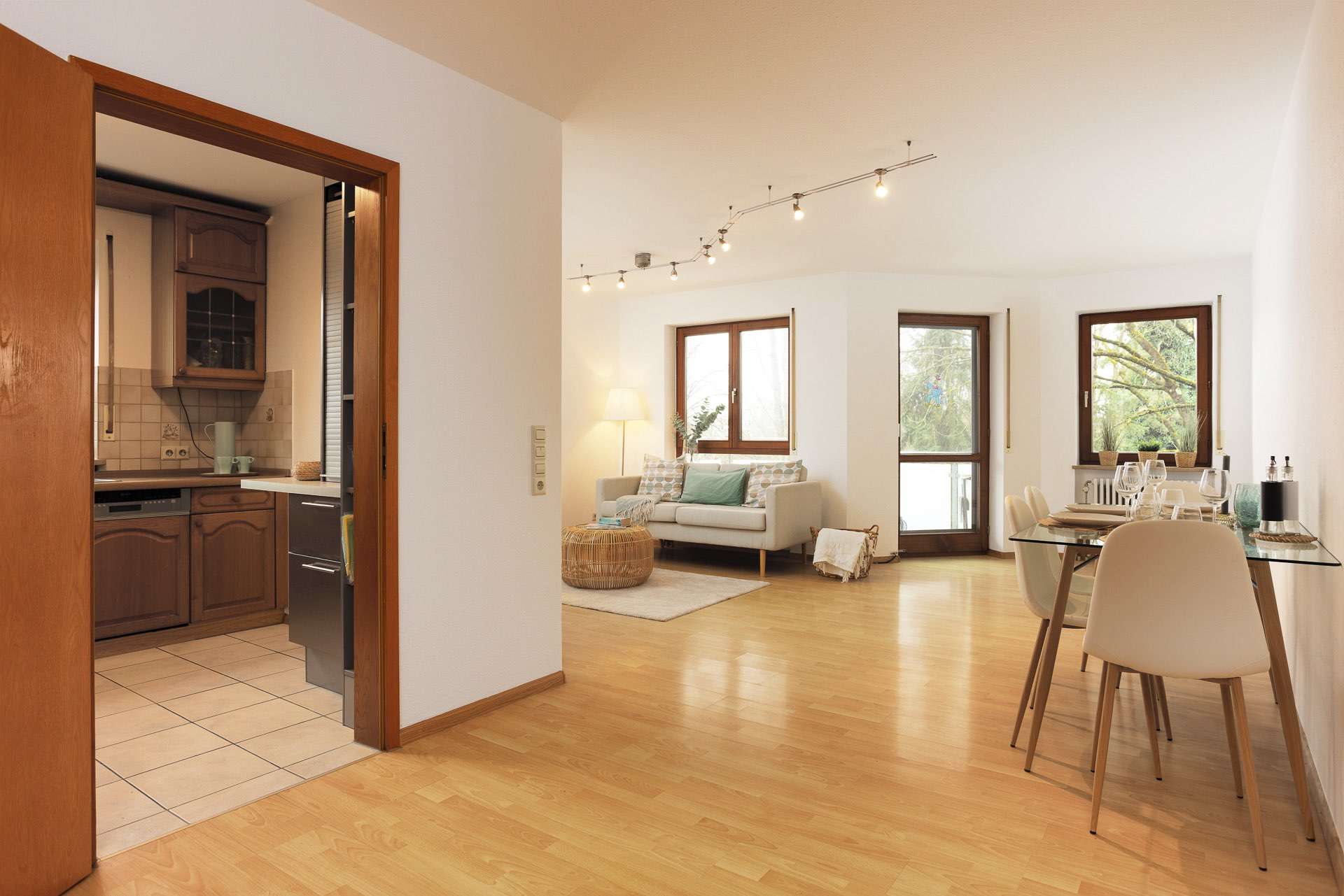 SONNENWINKEL in Efringen-Kirchen: 3-Zi.-Wohnung zentral gelegen mit Balkon, Gäste-WC und Carport