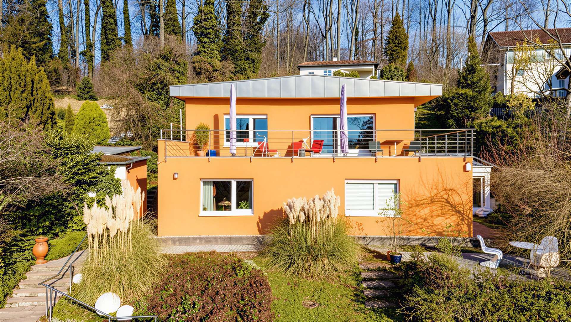 SUNSET-HILL in Bestlage auf dem Leuselhardt – Villa mit Panoramaterrasse u. -Grundstück u. Kaminhaus