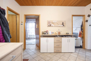 Wohnungsflur - SCHWARZWALDHEIM in Schönau: 2 Zi. Wohnung mit Ausblick + Balkon, Abstellraum, Garage und Sauna