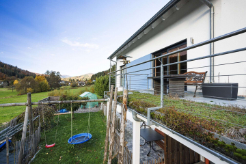Rückseite Garten - Modernes Familienheim HEIMATGLÜCK mit ELW, Schwedenofen, Balkon, Terrasse, Garten, Doppelgarage uvm.