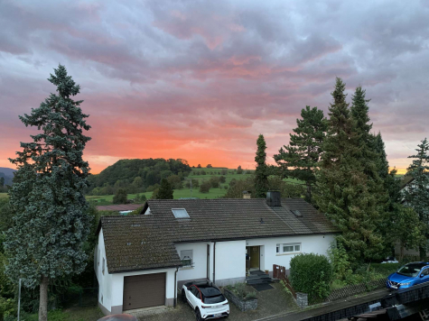 DORFIDYLLE in Steinen – Hüsingen: großes EFH mit schöner Aussicht u. gr. Garten, Garage und Kamin, 79585 Steinen, Einfamilienhaus