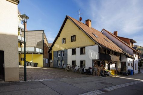 PROVISIONSFREI: Haus LANDLIEBE in Schönau: sanierte Doppelhaushälfte mit 5 Zimmern und Altbau-Charme, 79677 Schönau im Schwarzwald, Einfamilienhaus