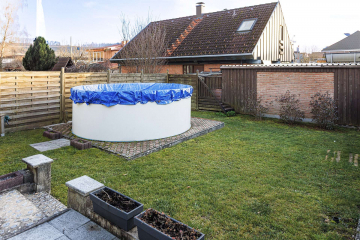 Garten mit kl. Pool - FAMILIEN-IDYLLE in Hausen: DHH mit 5 Zimmern, ELW, großem Garten, Kamin, Garage + Stellplätzen