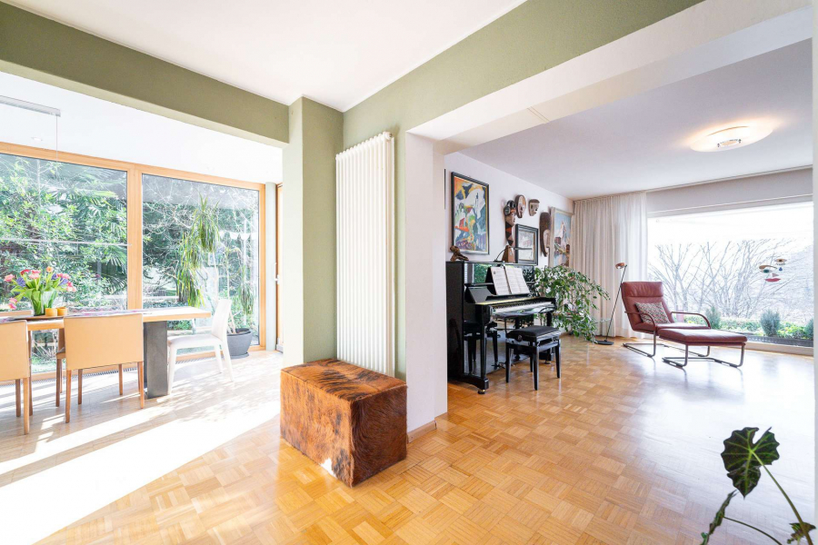 Hell und offen - Modernisierte DHH in Ortsrandlage von Grenzach: mit 5 Zi., Wintergarten, Garten, Terrasse u. Balkon