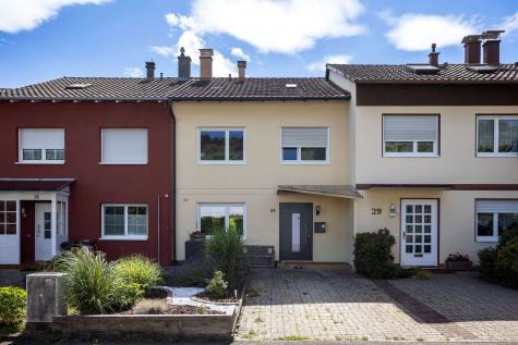 PLATZWUNDER in Weil am Rhein: RMH mit 4 Zimmern, Traumterrasse, ausbaufähigem DG, Stellplatz uvm., 79576 Weil am Rhein, Reihenmittelhaus