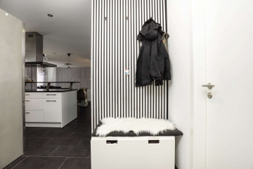 Flur - MODERN LIVING in Weil am Rhein: Neuwertige 3-Zi.-Whg mit Balkon, Sommergarten, Kochinsel, uvm.