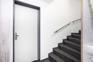 Wohnungseingang - MODERN LIVING in Weil am Rhein: Neuwertige 3-Zi.-Whg mit Balkon, Sommergarten, Kochinsel, uvm.