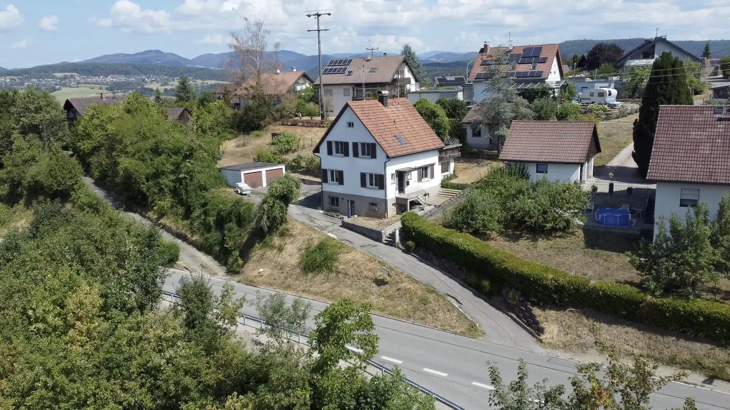 FAMILIENTRAUM in Hüsingen: EFH mit riesigem Grundstück, 5 Zimmern, Doppelgarage, Terrasse & Kamin