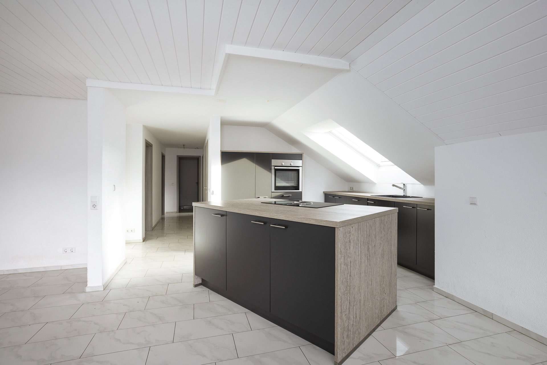 Idyllisches WEITBLICKHEIM in Rührberg – moderne 3 Zi.-Whg, Panoramabalkon, Kochinsel & 2 Stellplätze