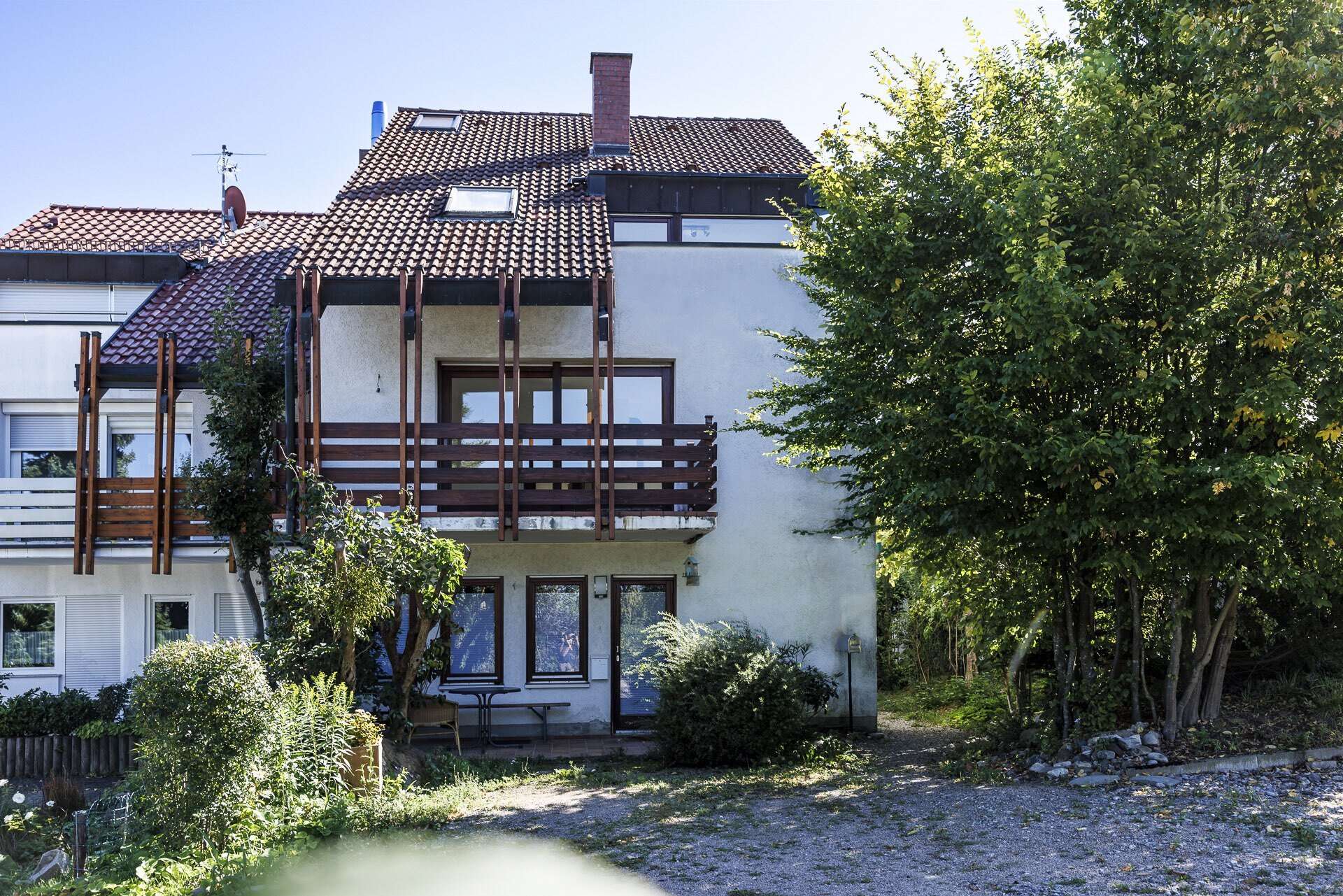 Große Doppelhaushälfte in Rümmingen: mit 12 Zimmern, privatem Garten und 2 sep. Einliegerwohnungen