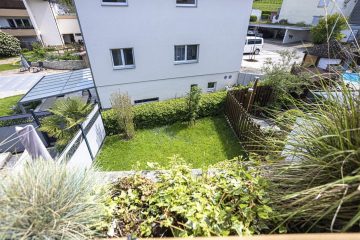 Gepflegtes Reihenhaus FAMILY in Schliengen mit großer Terrasse, Garten u. Garage in ruhiger Lage - Blick in den Garten vom Balkon