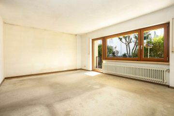 Wohnzimmer mit Zugang zur Terrasse