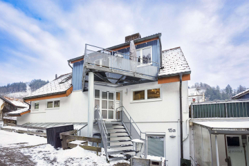 Hauseingang - PANORAMATRAUM im Schwarzwald: 4-Zi.-Maisonette-Whg in Zell mit Kamin, Balkon & 2 Stellplätzen