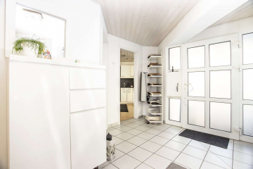 Eingangsbereich - PANORAMATRAUM im Schwarzwald: 4-Zi.-Maisonette-Whg in Zell mit Kamin, Balkon & 2 Stellplätzen