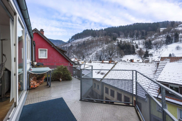 Aussicht - PANORAMATRAUM im Schwarzwald: 4-Zi.-Maisonette-Whg in Zell mit Kamin, Balkon & 2 Stellplätzen