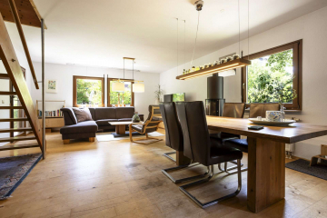 Wohnzimmer - “GARTEN-BUNGALOW” in Haagen – Modernes Familienhaus mit gr. Garten, Kamin & ausgebautem Dachgeschoss