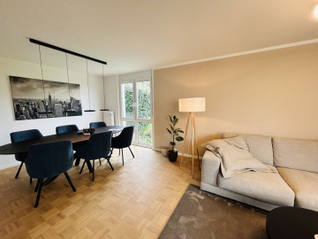 Wohnzimmer - helle 3-Zi. Whg. mit gr. Balkon,offenem Wohnbereich, EBK, TG-Stpl. in ruhiger Lage am Tüllinger Berg