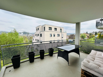 Balkon - helle 3-Zi. Whg. mit gr. Balkon,offenem Wohnbereich, EBK, TG-Stpl. in ruhiger Lage am Tüllinger Berg