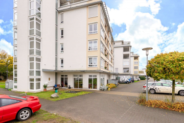 Hausansicht - Wohnen mit ZUKUNFT: Barrierefreie 3-Zi.-Whg in Stadtnähe mit Balkon und Option auf Betreutes Wohnen