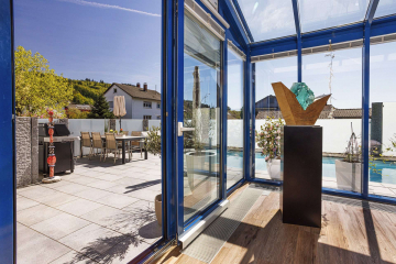 Wintergarten - SONNENPLATZ mit Pool & Sauna – Großzügiges EFH mit 8 Zimmern, Garten, Kamin & Garage in Langenau