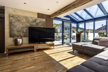 Wohnbereich - SONNENPLATZ mit Pool & Sauna – Großzügiges EFH mit 8 Zimmern, Garten, Kamin & Garage in Langenau