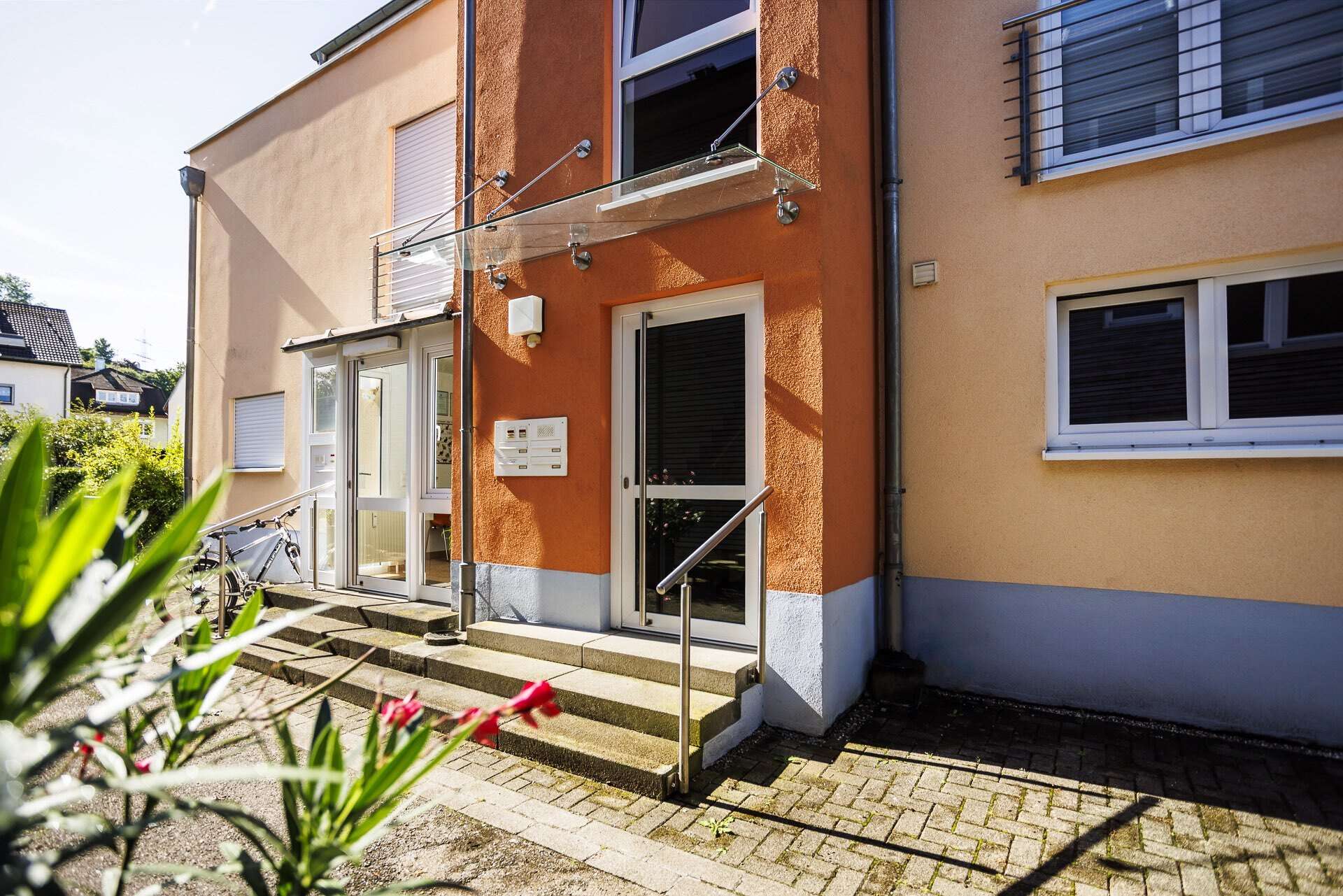 LICHTBLICK – Lichtdurchflutete 4-Zi. Whg in Brombach mit Balkon, Garage + Keller