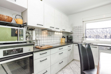 Küche - STADTBLICK: 3 Zi-Whg zentrumsnah in energetisch saniertem MFH mit moderner Küche und Bad, Balkon