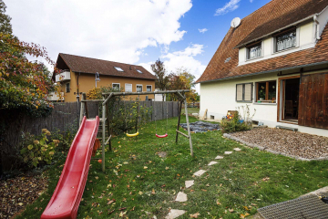 Garten - HOLZSTUBE: rustikales EFH in Bad Bellingen mit 4 Zi. Holzdielen, Kamin, Balkon, Garten und Garage
