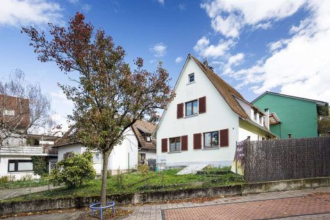HOLZSTUBE: rustikales EFH in Bad Bellingen mit 4 Zi. Holzdielen, Kamin, Balkon, Garten und Garage, 79415 Bad Bellingen, Einfamilienhaus