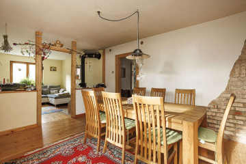 Wohn-/Essbereich - HOLZSTUBE: rustikales EFH in Bad Bellingen mit 4 Zi. Holzdielen, Kamin, Balkon, Garten und Garage