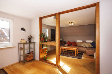 Offenes Wohnzimmer - Geräumige 5,5-Zi. Wohnung DORFKERN in familiärer Einheit im Herzen von Hauingen