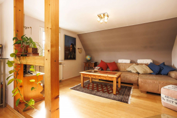 Wohnzimmer - Geräumige 5,5-Zi. Wohnung DORFKERN in familiärer Einheit im Herzen von Hauingen