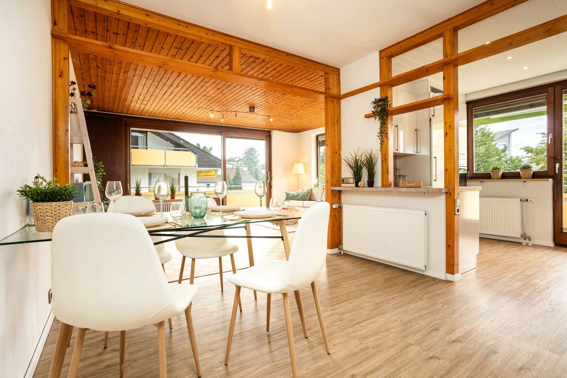 LICHTBLICK in Lörrach-Stetten: Helle 3-Zimmer-Wohnung mit umlaufendem Balkon & Garage